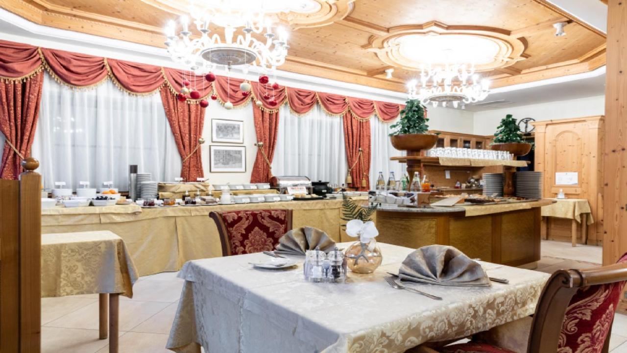 Cityhotel Goldener Adler B&B Chiusa Exterior foto