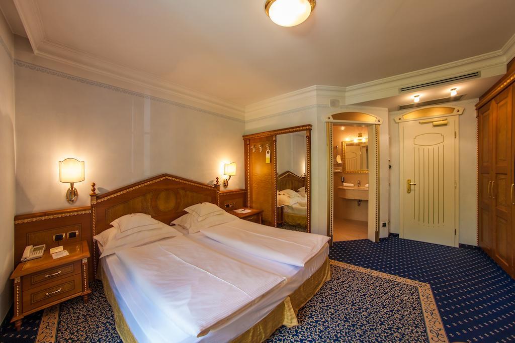 Cityhotel Goldener Adler B&B Chiusa Cameră foto